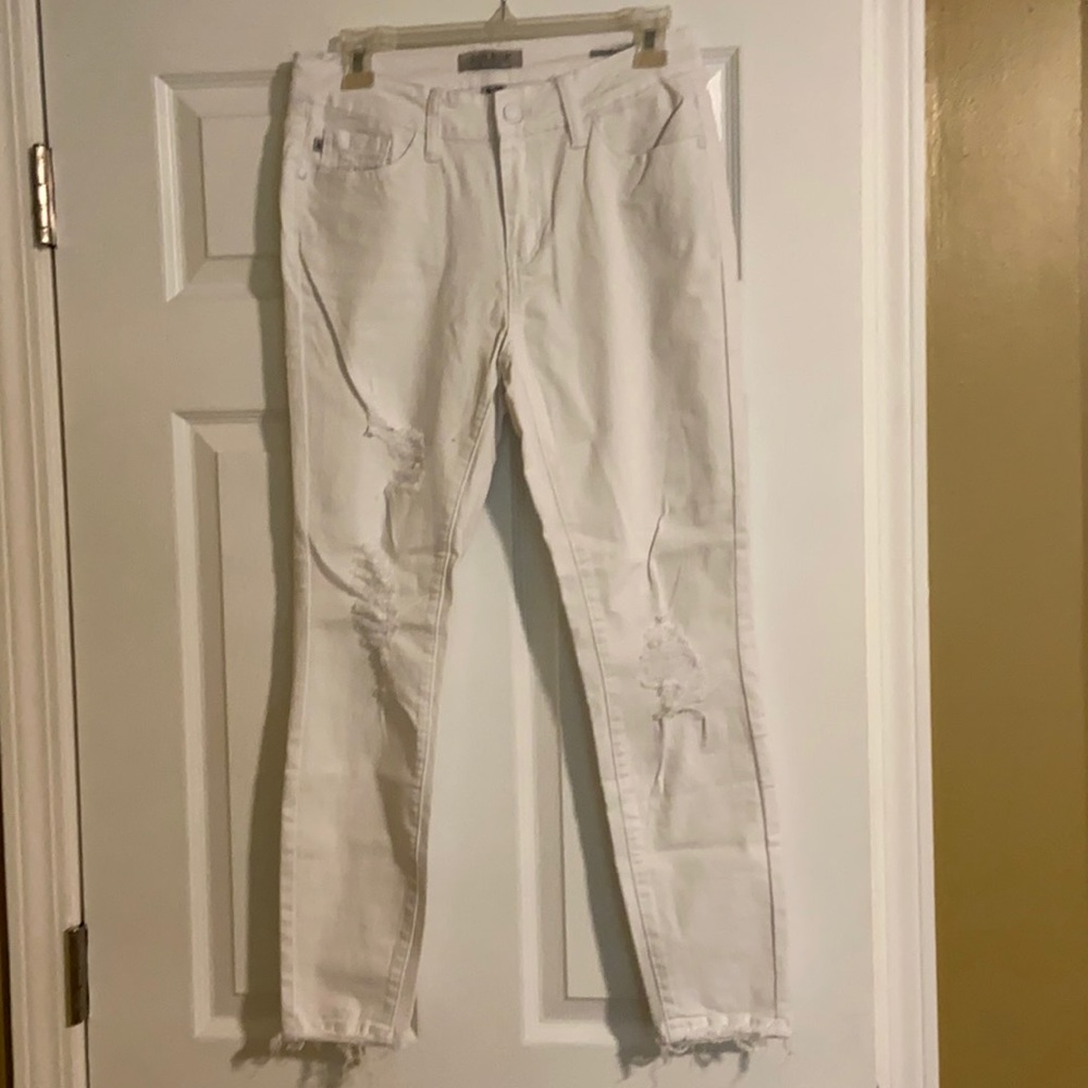 White distressed jeans